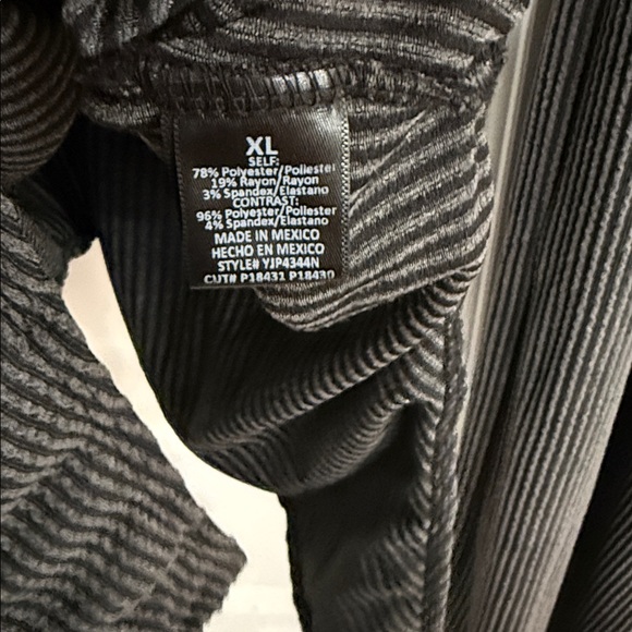 Fashion Nova Black and Gray 2 piece set - Picture 8 of 9